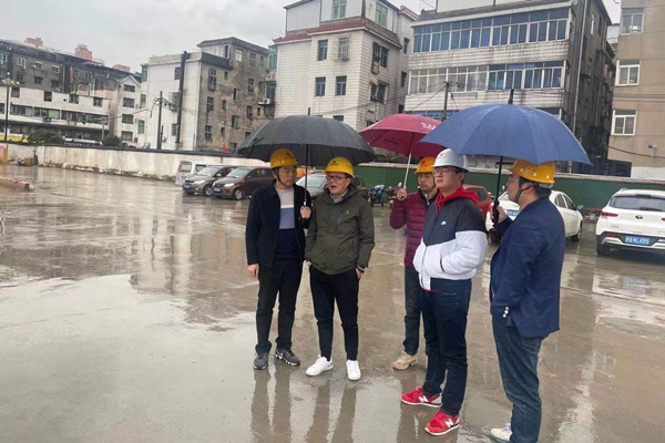 1609314856473257.jpg 南昌市政公用集團(tuán)領(lǐng)導(dǎo)蒞臨桃花南路安置房項目指導(dǎo)工作600400P1.jpg