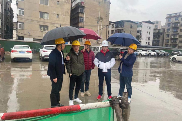 1609315034100252.jpg 南昌市政公用集團(tuán)領(lǐng)導(dǎo)蒞臨桃花南路安置房項目指導(dǎo)工作600400P2.jpg