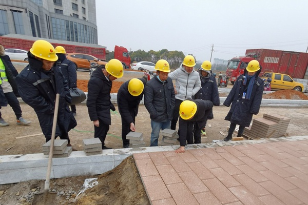 1610011046697171.jpg 黨委委員付海華昌東大道洛陽東路指導(dǎo)工作6004003.jpg