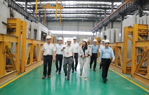 中建上海設(shè)計研究院沈娟來到市政遠大調(diào)研裝配式建筑6001.jpg