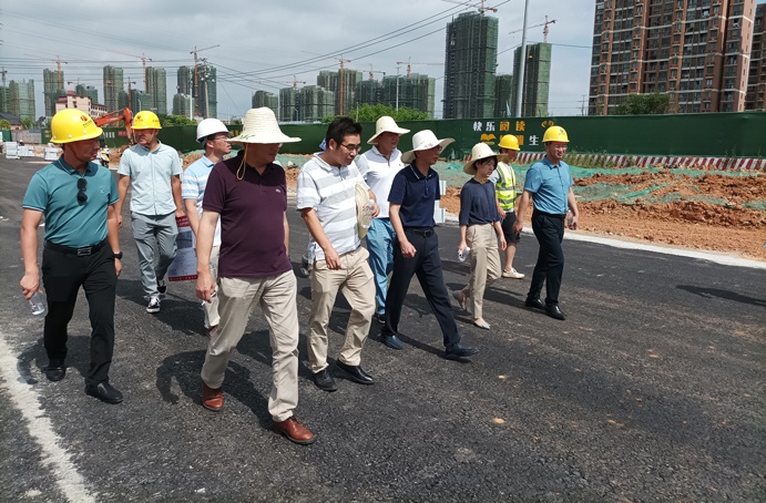 1627616194855024.jpg 鄭學平蒞臨廣州路東延工程項目進行質(zhì)量安全檢查6911.jpg