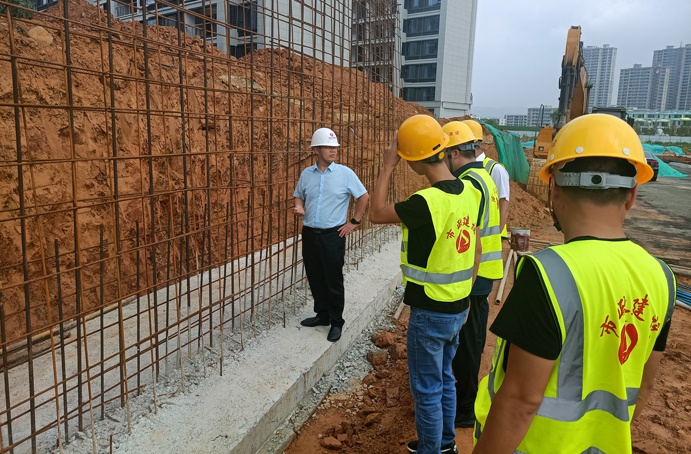 1629339921986401.jpg 南昌市政建設(shè)付海華前往市政公用城周邊市政道路項目檢查指導6912.jpg
