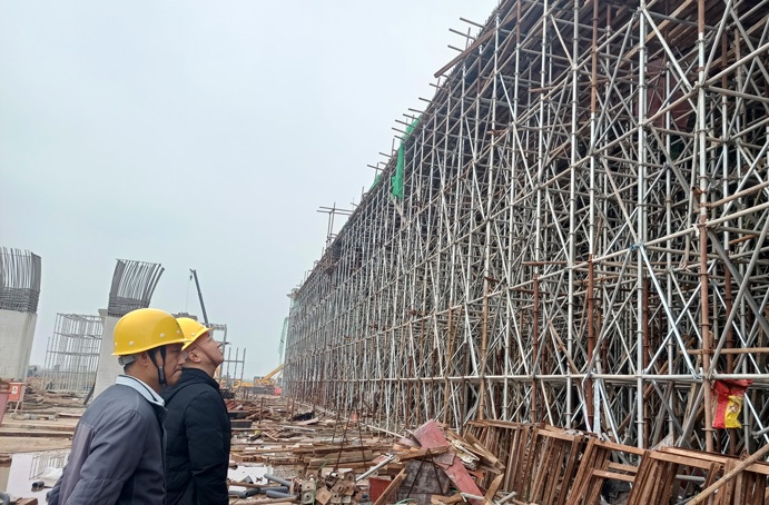 1641873093696061.jpg 南昌市政建設集團王海龍前往小藍大道快速化工程現(xiàn)場檢查指導691.jpg