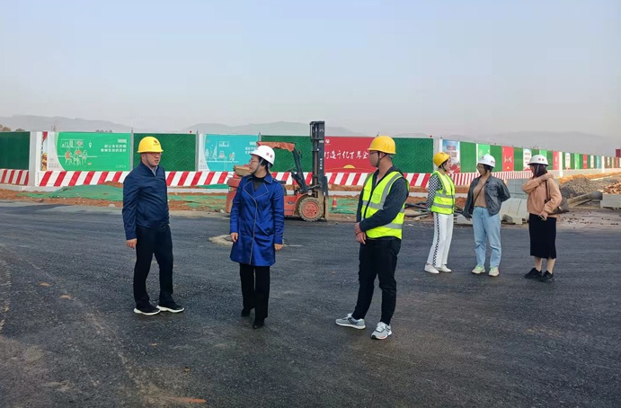 1647222111302084.jpg 財務總監(jiān)鄧偉前往掛點項目市政公用城三期檢查走訪691.jpg