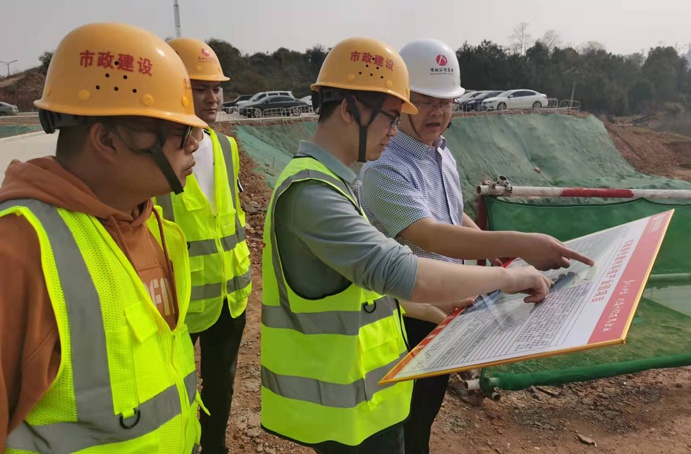 付海華前往南昌市綠色建材科技產(chǎn)業(yè)園項目檢查指導691.jpg