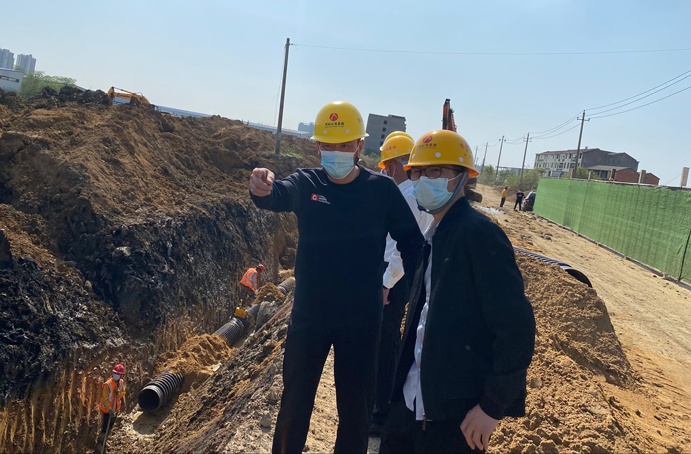 1649900167479557.jpg 徐旭前往昌東三路道路建設(shè)工程項目檢查指導(dǎo)疫情防控安全生產(chǎn)工作691.jpg