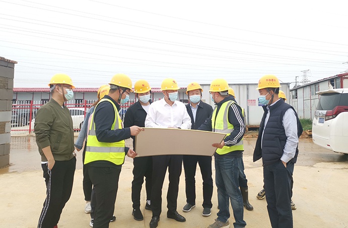徐旭帶隊(duì)深入項(xiàng)目督導(dǎo)假期疫情防控、安全生產(chǎn)工作，看望慰問一線職工03.jpg