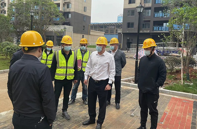 徐旭帶隊(duì)深入項(xiàng)目督導(dǎo)假期疫情防控、安全生產(chǎn)工作，看望慰問一線職工02.jpg