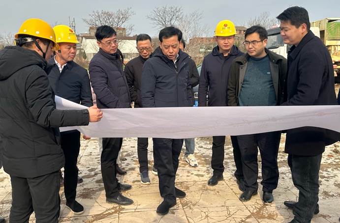 市政公用集團(tuán)黨委副書記總經(jīng)理萬(wàn)義輝到朱橋東路項(xiàng)目昌東三路項(xiàng)目檢查指導(dǎo)