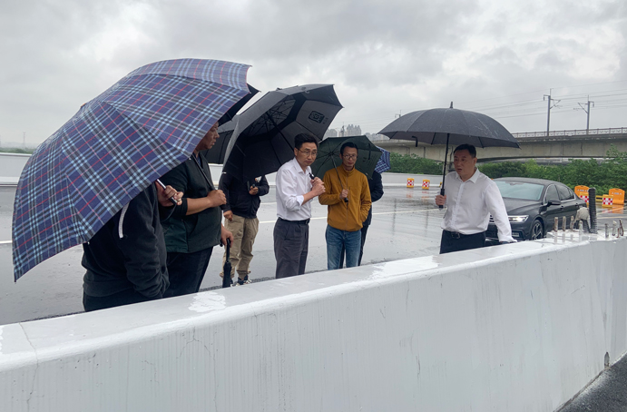 徐旭前往南昌縣河洲路項(xiàng)目、小藍(lán)大道快速化項(xiàng)目調(diào)研pg