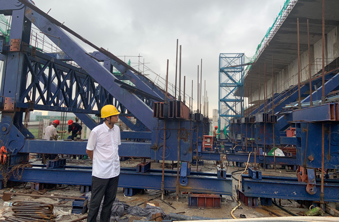 五一勞動獎?wù)芦@得者項目黨支部書記、副總工程師周天奇