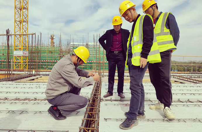 五一勞動獎?wù)芦@得者項目黨支部書記、副總工程師周天奇