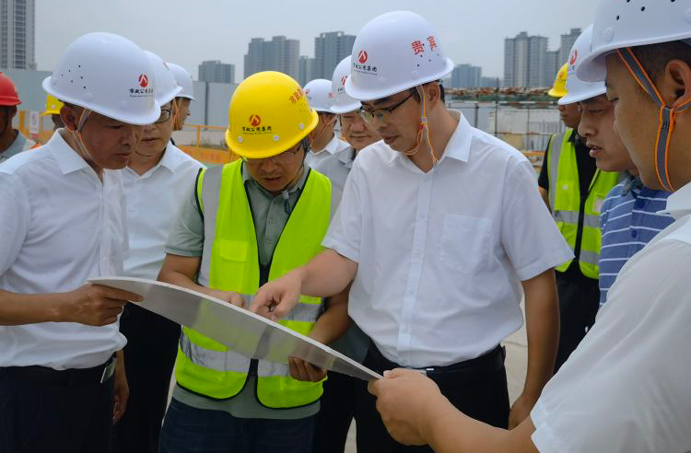 市政公用集團(tuán)副總經(jīng)理楊閑冬到我司杭政儲出（2023）4號地塊項目調(diào)研安全生產(chǎn)工作