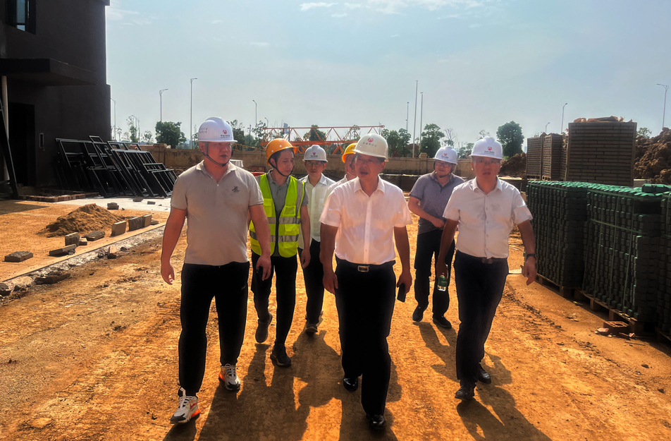 劉順保到秦坊安置房一期一標(biāo)項目調(diào)研 劉順保到秦坊安置房一期一標(biāo)項目調(diào)研