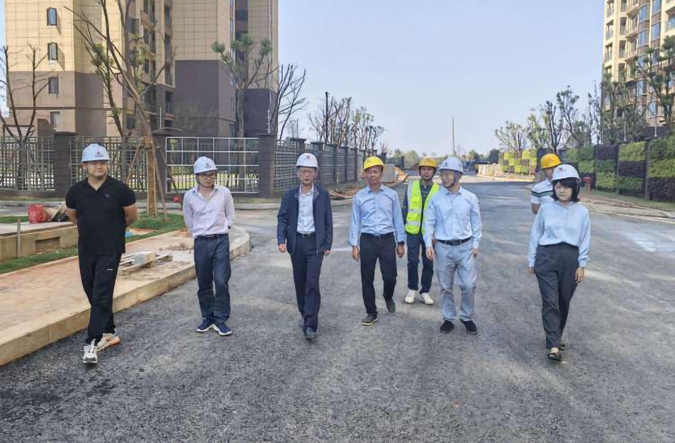 鄭學(xué)平到秦坊安置房項目、杭州路項目調(diào)研