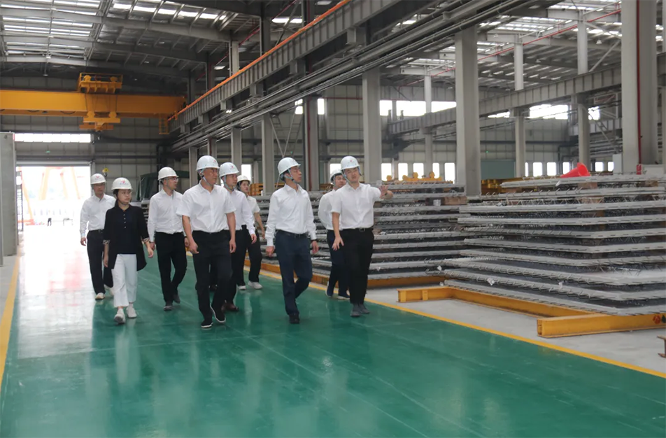 市政公用集團黨委書記、董事長萬義輝到市政綠色建材科技產(chǎn)業(yè)園調(diào)研指導(dǎo)投產(chǎn)前工作