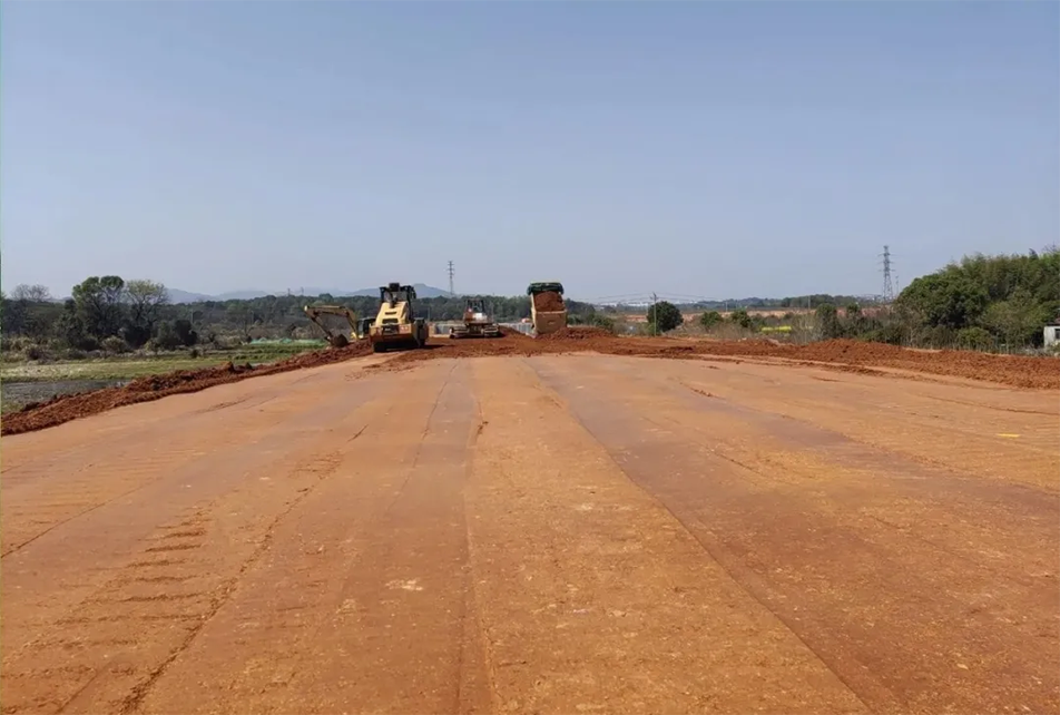 云翔大道項(xiàng)目路基全線貫通 | 飽和式施工加速推進(jìn)，助力區(qū)域交通升級