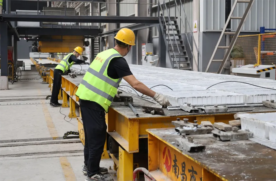 2025年政府開(kāi)放周活動(dòng)走進(jìn)市政綠色產(chǎn)業(yè)園 市民零距離探訪裝配式建筑